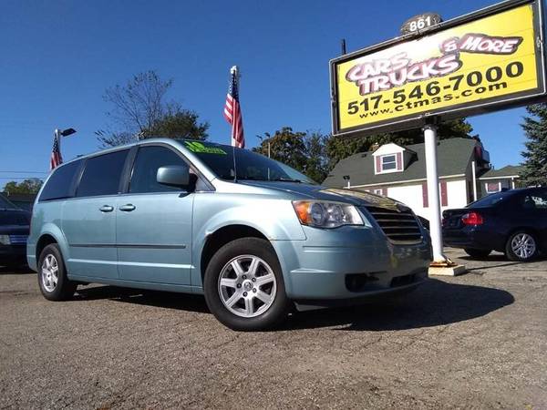 2010 Chrysler Town & Country Touring Plus for sale in Howell, MI – photo 2
