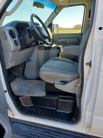 2011 Ford E-350 passenger van low miles for sale in Fort Shaw, MT – photo 8