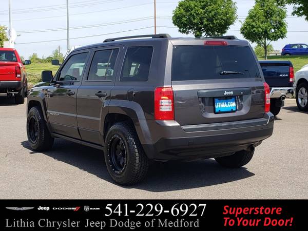 2017 Jeep Patriot Sport FWD - - by dealer - vehicle for sale in Medford, OR – photo 4
