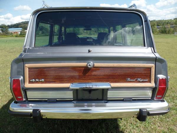 1990 *Jeep* *Grand Wagoneer* *4dr Wagon 4WD* Gray for sale in Johnstown , PA – photo 4