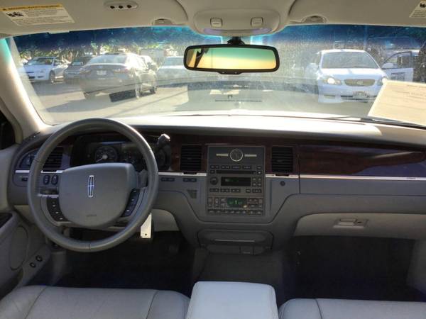 2007 Lincoln Town Car 4dr Sdn Signature - cars & trucks - by dealer... for sale in Kahului, HI – photo 8