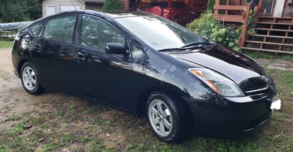 2009 Toyota Prius Touring with extra set of OEM rims & tires for sale in Pardeeville, WI – photo 4