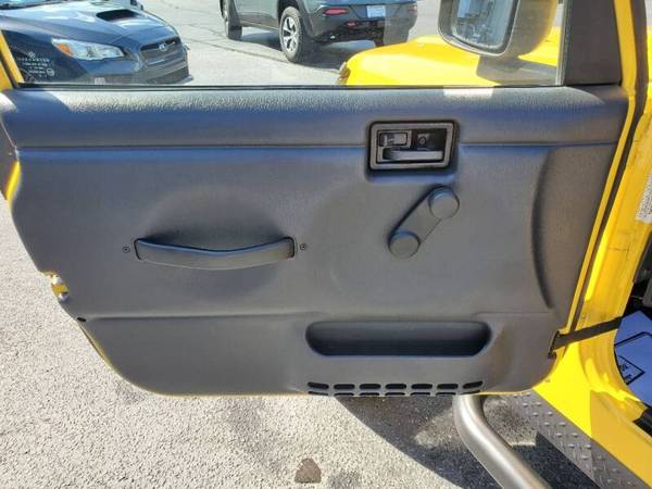 2006 JEEP WRANGLER X---2 DR---4WD--129K MILES-- YELLOW - cars &... for sale in Lenoir, SC – photo 15