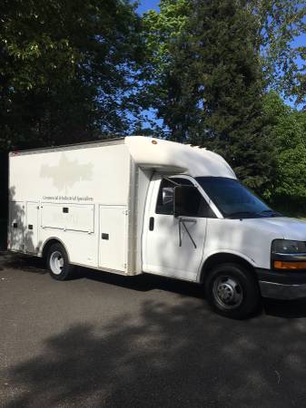 04 Chevrolet 10 foot box truck for sale in Auburn, WA – photo 3
