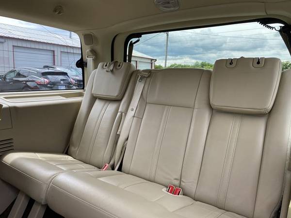2016 Lincoln Navigator - Financing Available! - cars & trucks - by... for sale in Harrisonville, MO – photo 11