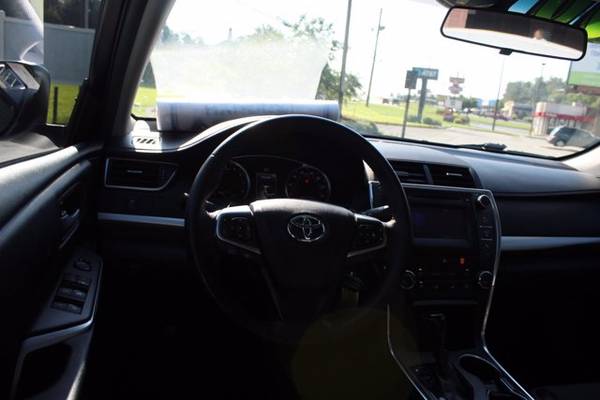 2017 Toyota Camry SE sedan Super White - cars & trucks - by dealer -... for sale in Milledgeville, GA – photo 12