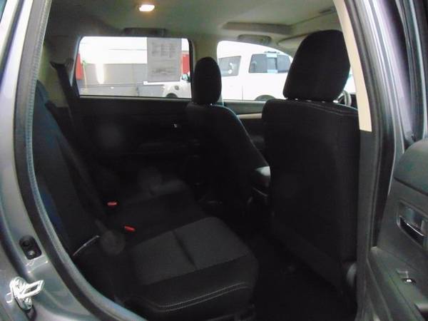 2018 Mitsubishi Outlander 4WD 4D Sport Utility / SUV SE for sale in Cedar Falls, IA – photo 15