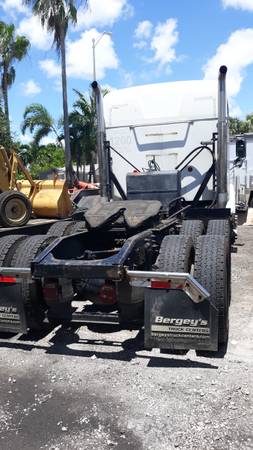 2013 MACK PINNACLE CHU613 (SLEEPER) WITH PTO - cars & trucks - by... for sale in Miami, FL – photo 4