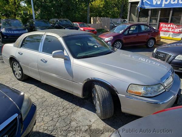 2003 *Lincoln* *Town Car* *4dr Sedan Signature* Silv - cars & trucks... for sale in Woodbridge, District Of Columbia – photo 2