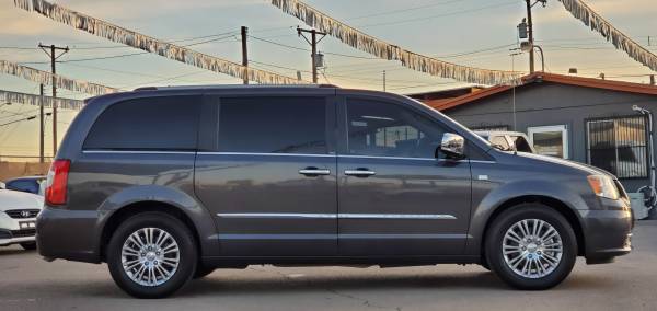 2014 CHRYSLER TOWN & COUNTRY - - by dealer - vehicle for sale in El Paso, TX – photo 3