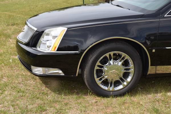 REDUCED $6K ONE-OF-A-KIND 2010 CADILLAC DTS GOLD VINTAGE SEDAN LN for sale in Ontonagon, MN – photo 3