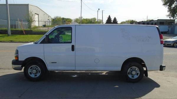 06 chevrolet g2500 cargo 187,000 miles $3300 for sale in Waterloo, IA – photo 3