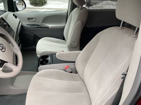 14, 999 2014 Toyota Sienna LE AWD Super Clean, 103k Miles for sale in Belmont, MA – photo 10