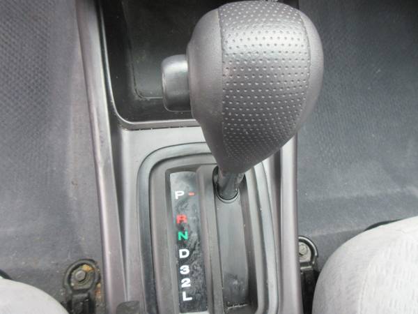 2004 Hyundai Elantra GLS Sedan - Automatic - Gas Saver - Low Miles! for sale in Des Moines, IA – photo 14