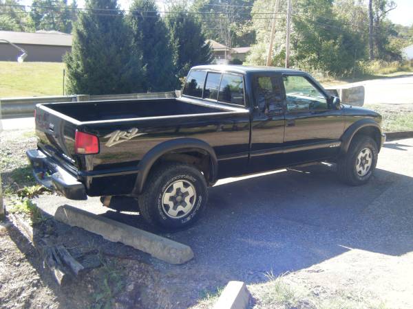 2002 CHEVY S 10 4/4 for sale in Martins Ferry, WV – photo 2