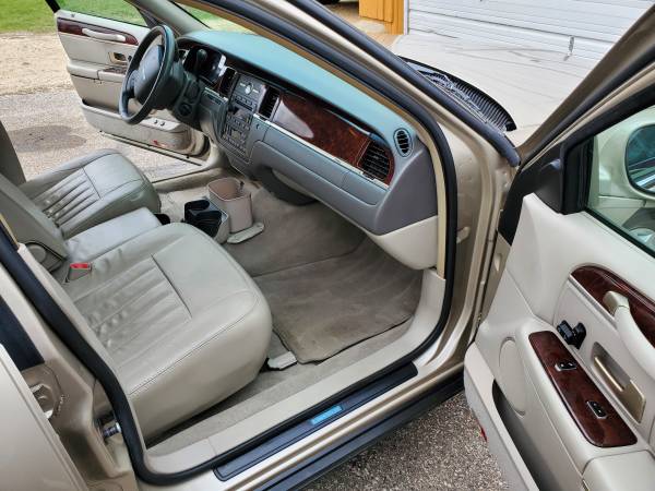 06 Lincoln Town Car for sale in Hokah, WI – photo 6