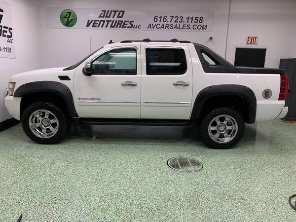 2008 Chevrolet Avalanche 4WD Crew Cab 130 LT w/2LT for sale in Hudsonville, IN – photo 2