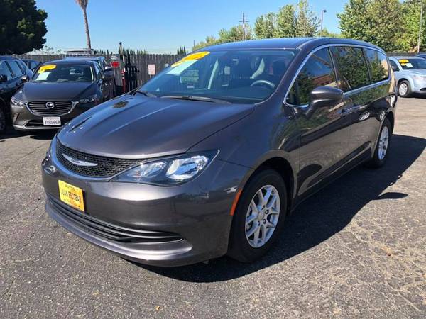 2017 Chrysler Pacifica $2000 Down Payment Easy Financing!Credito Facil for sale in Santa Ana, CA – photo 3