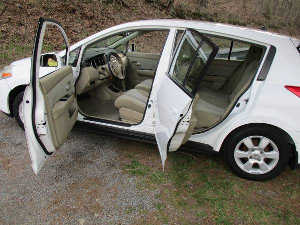 2009 Nissan Versa SL - - by dealer - vehicle for sale in Altoona, PA – photo 13