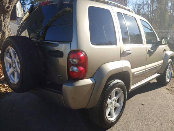 2007 Jeep Liberty Limited 4x4 ULTRA Clean - cars & trucks - by... for sale in Derry, NH – photo 5