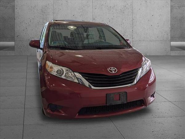 2013 Toyota Sienna LE SKU: DS390457 Mini-Van - - by for sale in Libertyville, IL – photo 2