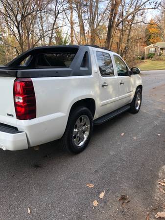 2008 Chevrolet Avalanche LTZ LOW MILES! - cars & trucks - by owner -... for sale in Greer, SC – photo 8