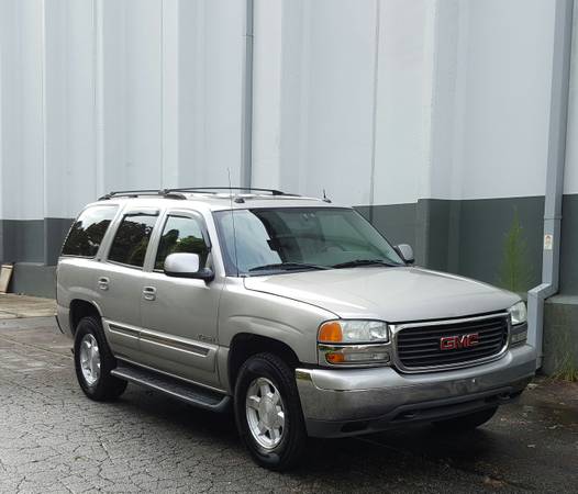 Birch Silver 2004 GMC Yukon SLT // 3rd Row // 4x4 // Tow Package -... for sale in Raleigh, NC – photo 6