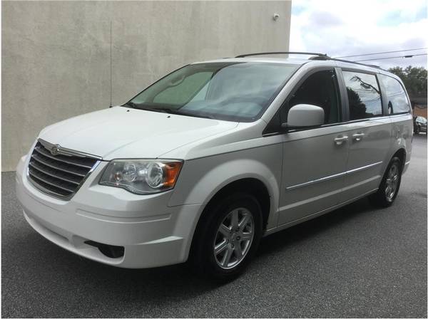 2010 Chrysler Town & Country Touring*BASEBALL MOM APPROVED!*CALL NOW!* for sale in Hickory, NC – photo 3