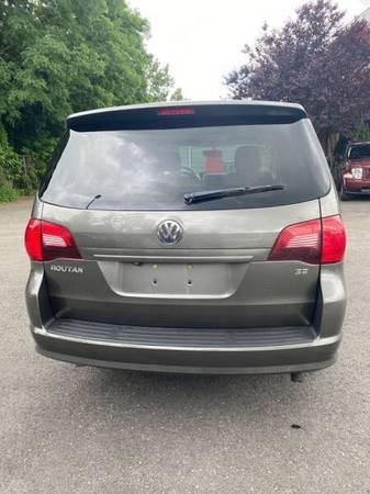 2010 Volkswagen Routan with only 110k ￼￼￼fully loaded rear view... for sale in leominster, MA – photo 10