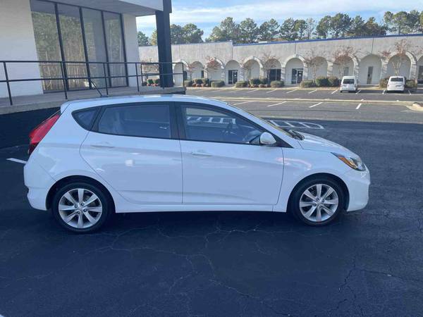 2013 Hyundai Accent SE Hatchback ** 40kmiles!! 1 Owner !! - cars &... for sale in Peachtree Corners, GA – photo 7