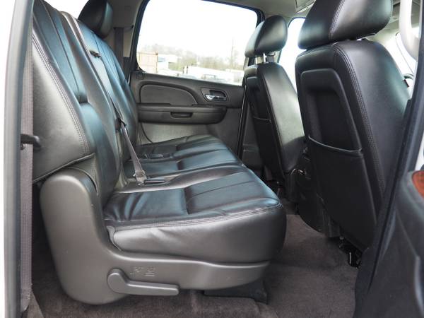 2012 Chevrolet Suburban LT 4X4 Leather Moonroof DVD Super Nice -... for sale in West Warwick, MA – photo 18
