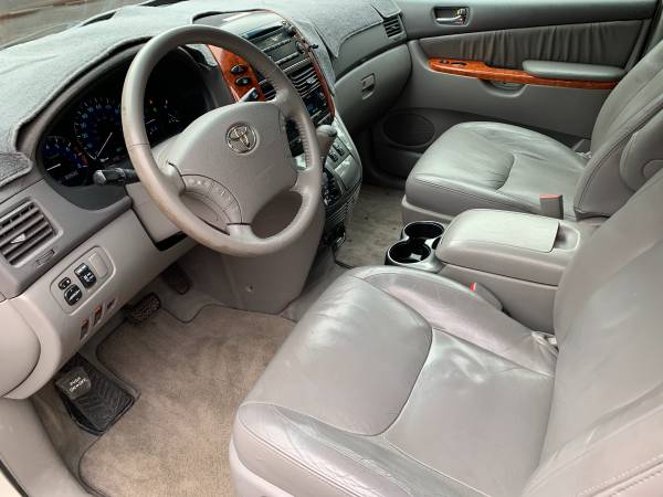 **LOW 84,000 MILE**2009TOYOTA SIENNA XLE W/LEATHER, REAR... for sale in Hurricane, UT – photo 5