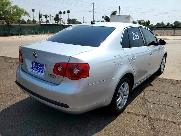 2007 Volkswagen Jetta 2 5L w/Pkg 2 Sunroof FREE CARFAX ON EVERY for sale in Glendale, AZ – photo 4