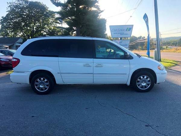 2006 Chrysler Town and Country Limited 4dr Extended Mini Van for sale in Wrightsville, PA – photo 13