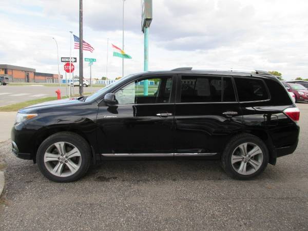2013 Toyota Highlander Limited 4WD - cars & trucks - by dealer -... for sale in Moorhead, ND – photo 2