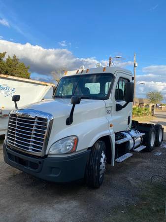 2012 Freightliner Cascadia - cars & trucks - by owner - vehicle... for sale in Austin, TX – photo 2