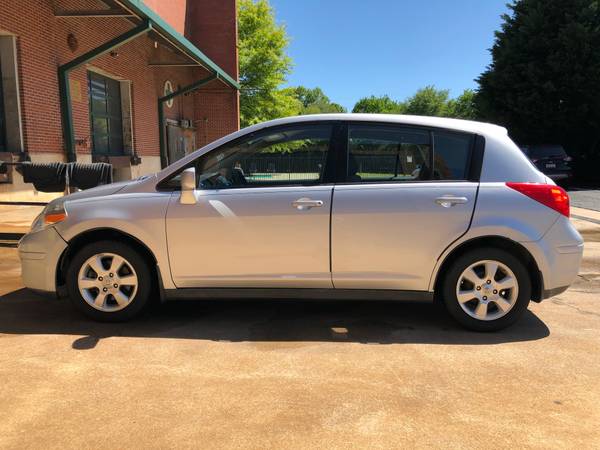 2009 Nissan Versa Hatchback Silver Good Condition for sale in Greenville, SC – photo 2