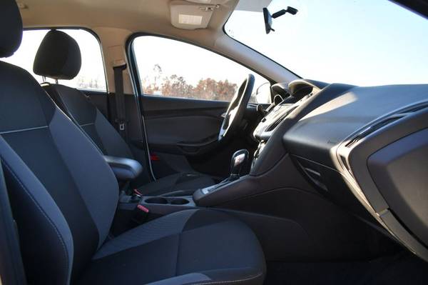 2013 *Ford* *Focus* *SE* - cars & trucks - by dealer - vehicle... for sale in Naugatuck, CT – photo 9