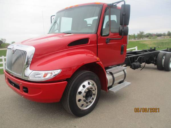 2004 International 4300 DT466 Cab & Chassis 1 Owner Perfect - cars & for sale in Jordan, IA – photo 2