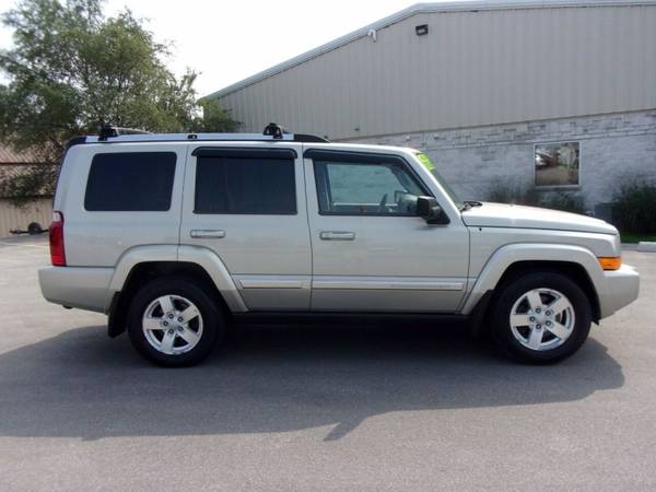 2007 Jeep Commander Limited 4dr SUV 4WD - cars & trucks - by dealer... for sale in Waukesha, WI – photo 4