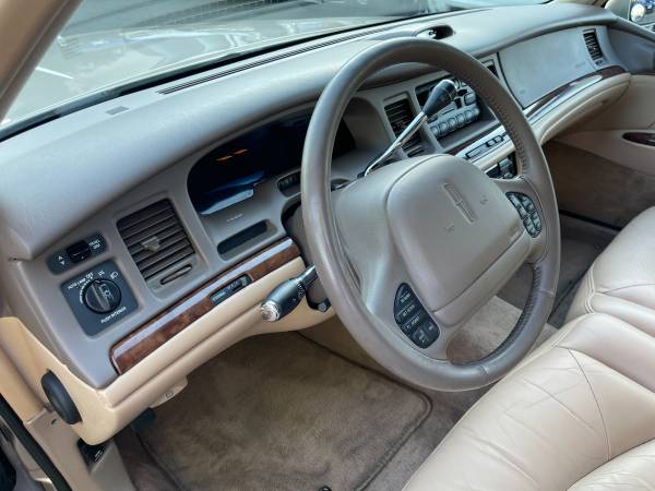 1997 Lincoln Town Car Signature Sedan 1 OWNER/CLEAN CARFAX for sale in Citrus Heights, CA – photo 19