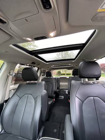 2020 Chrysler Pacifica Limited - Loaded for sale in Schiller Park, IL – photo 7