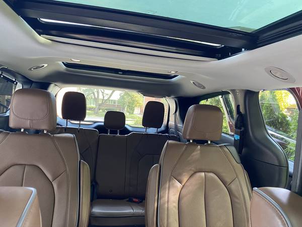 2019 Pacifica LIMITED Fully Loaded TVS, Blu-Ray, Exotic Interior for sale in Royal Oak, MI – photo 12