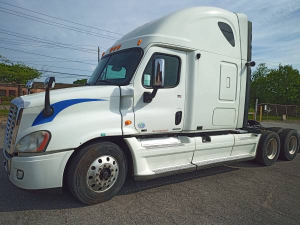 Freightliner Cascadia - cars & trucks - by owner - vehicle... for sale in Cleveland, OH – photo 2