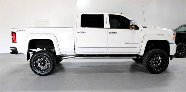 2015 GMC Sierra 2500HD Denali Crew Cab 4WD - cars & trucks - by... for sale in Fredericksburg, District Of Columbia – photo 14
