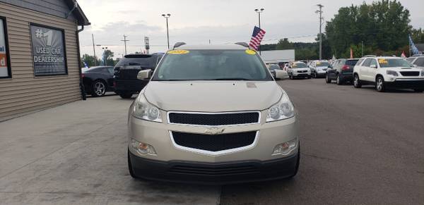 SHARP! 2011 Chevrolet Traverse FWD 4dr LT w/1LT for sale in Chesaning, MI – photo 2