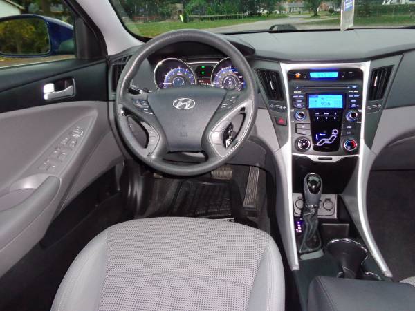 2013 HYUNDAI SONATA GLS, 2 owners, clean - cars & trucks - by dealer... for sale in Rochester , NY – photo 14