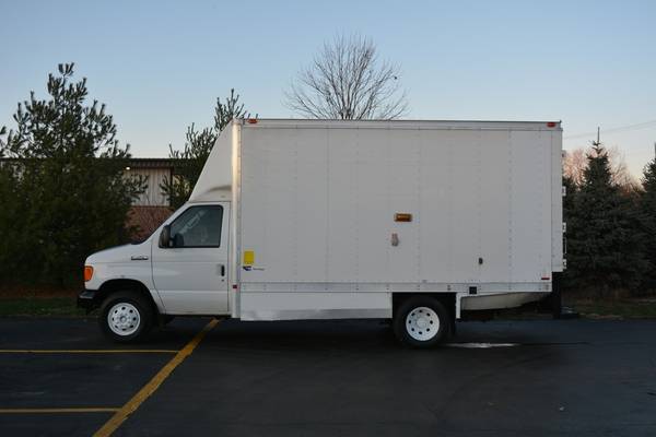 2006 Ford E-450 15ft Office Box Truck - cars & trucks - by dealer -... for sale in Crystal Lake, IL – photo 3