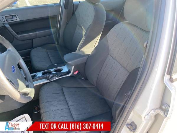 2010 FORD FOCUS SE - cars & trucks - by dealer - vehicle automotive... for sale in BLUE SPRINGS, MO – photo 16