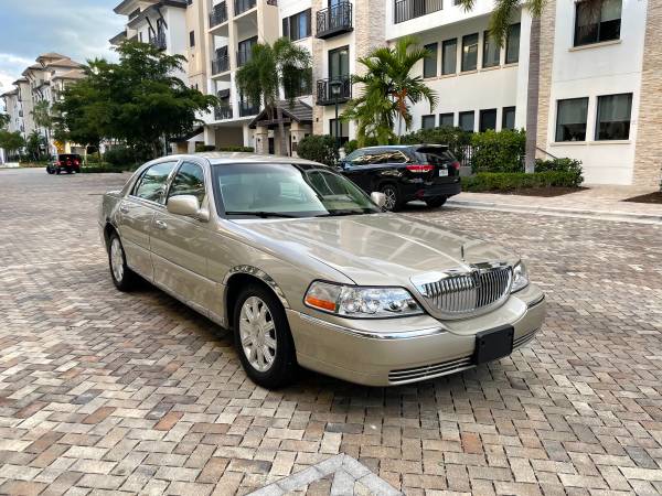 79, 000 Miles 2008 Lincoln Town Car Showroom Condition Garage Kept for sale in Naples, FL – photo 4